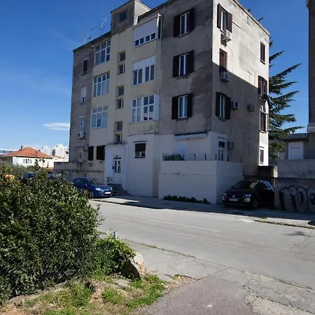 アパート Ms 3br Near Kolovare *