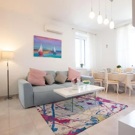 아파트 Ms 3br Near Kolovare