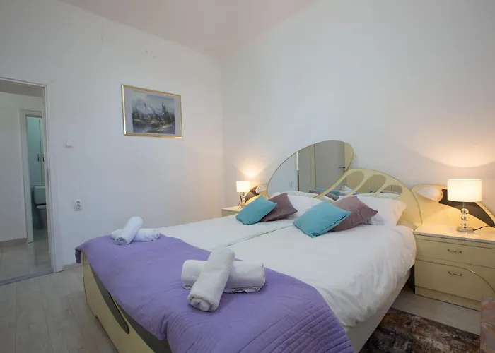 Ms 3br Near Kolovare * Zara